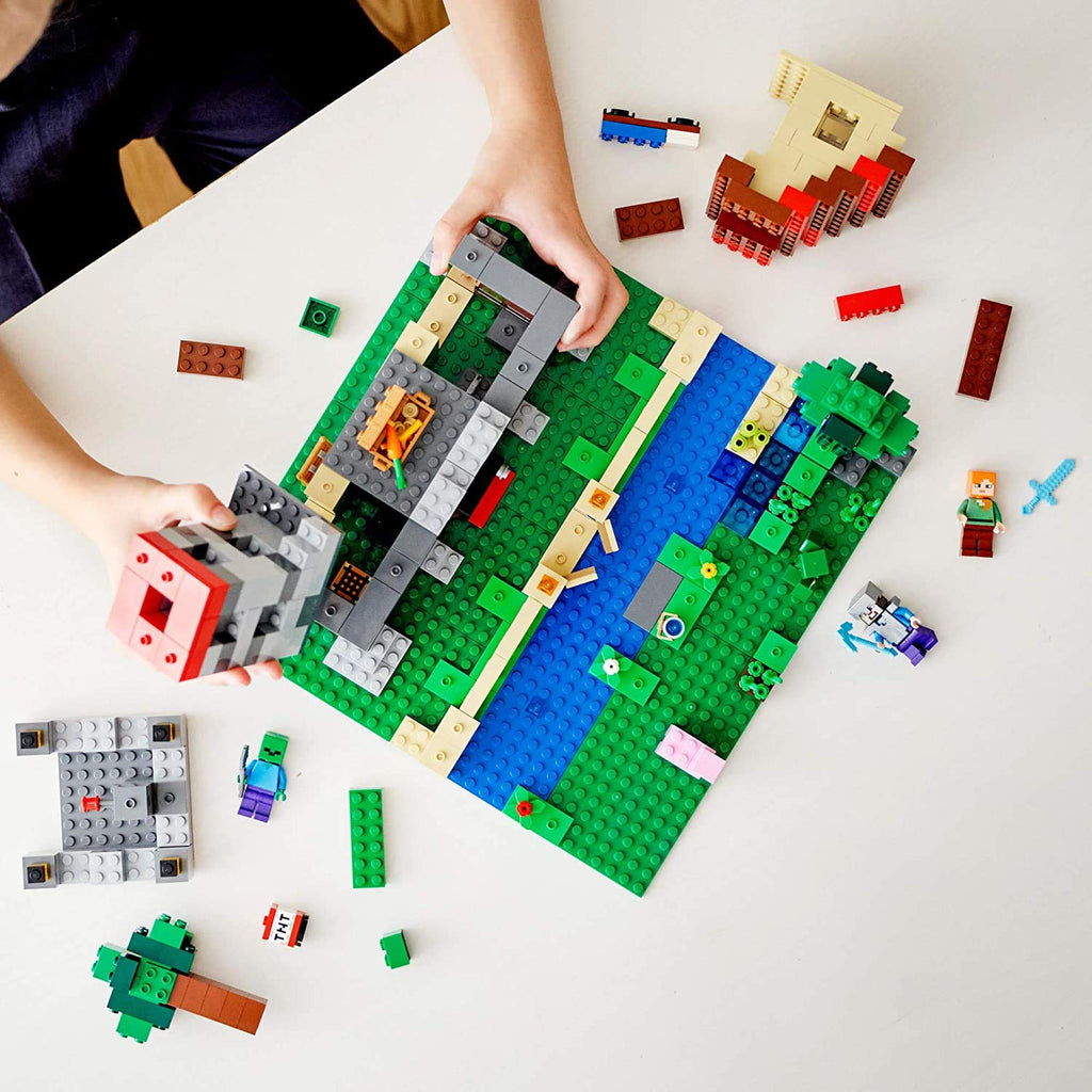 Minecraft Brick Construction Toy and Minifigures 564 Pieces R1288