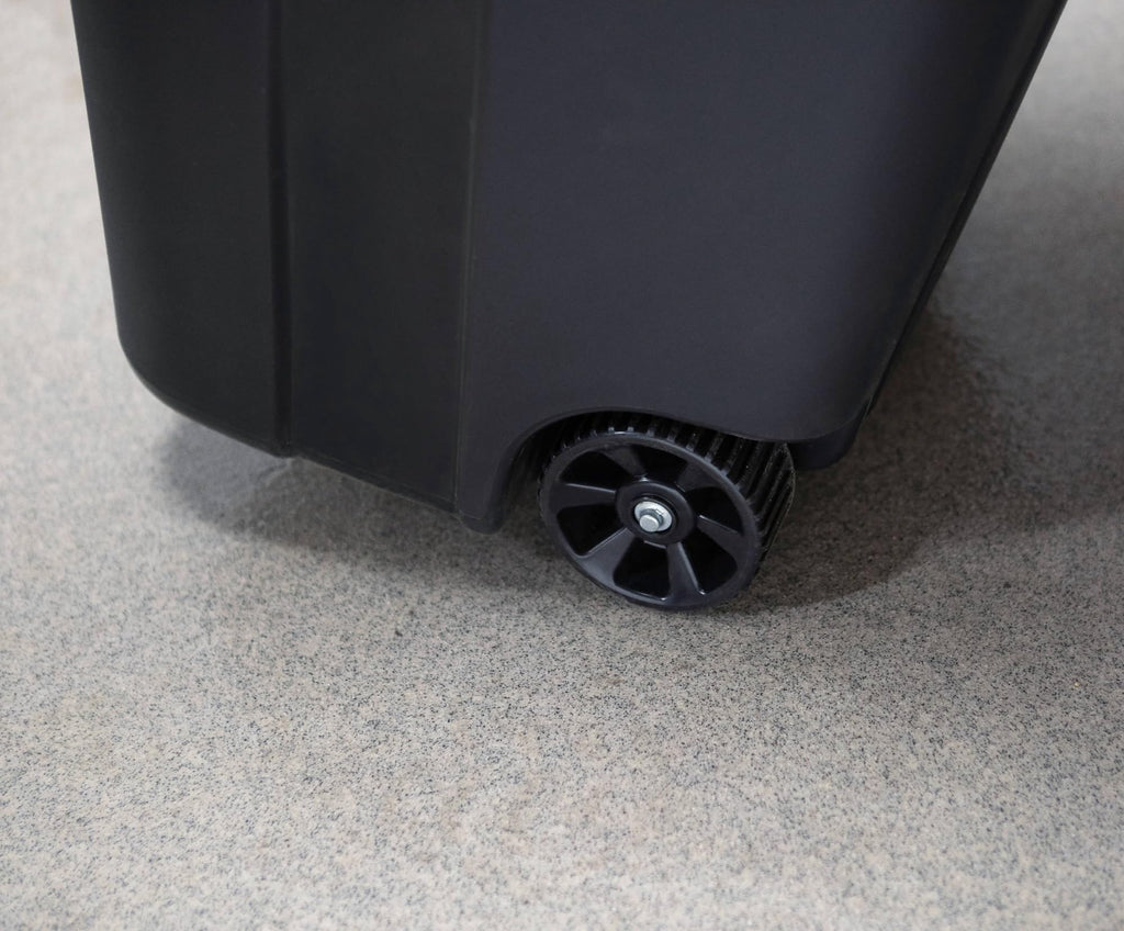 32 Gallon Black Plastic Garbage Can with Attached Lid Q510