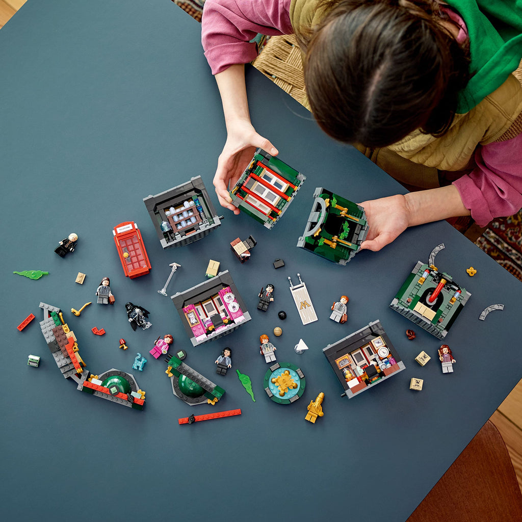 Building Toy Set with 12 Minifigures C178
